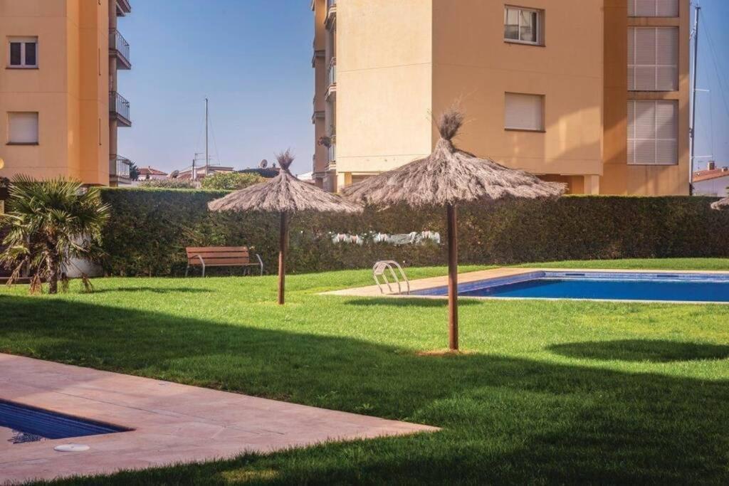 Apartamento Apartamento en Roses con parking y piscina  Exterior foto